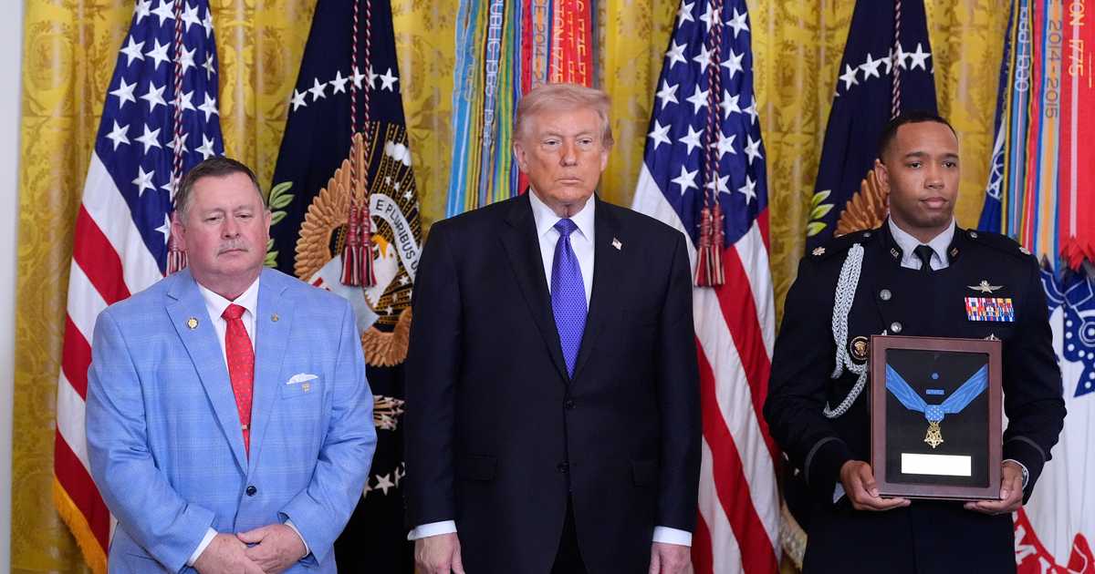 Left Attacks Trump Over Medal Ribbons, Slams Veterans