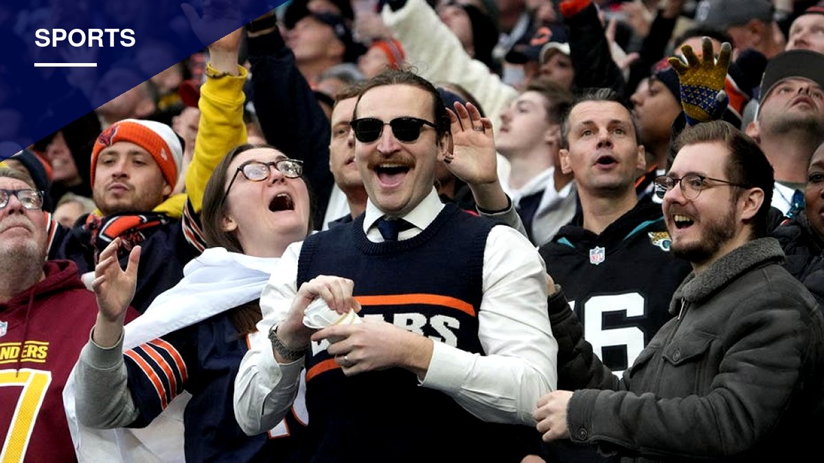 Fans Dress as Mike Ditka in Green Bay as NFL Pays Tribute Across the League