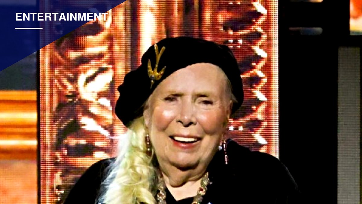 Joni Mitchell Becomes U.S. Citizen After 62 Years in the Country