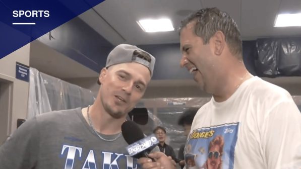 Kiké Hernández Soaks Reporters as Dodgers Celebrate NLCS Trip